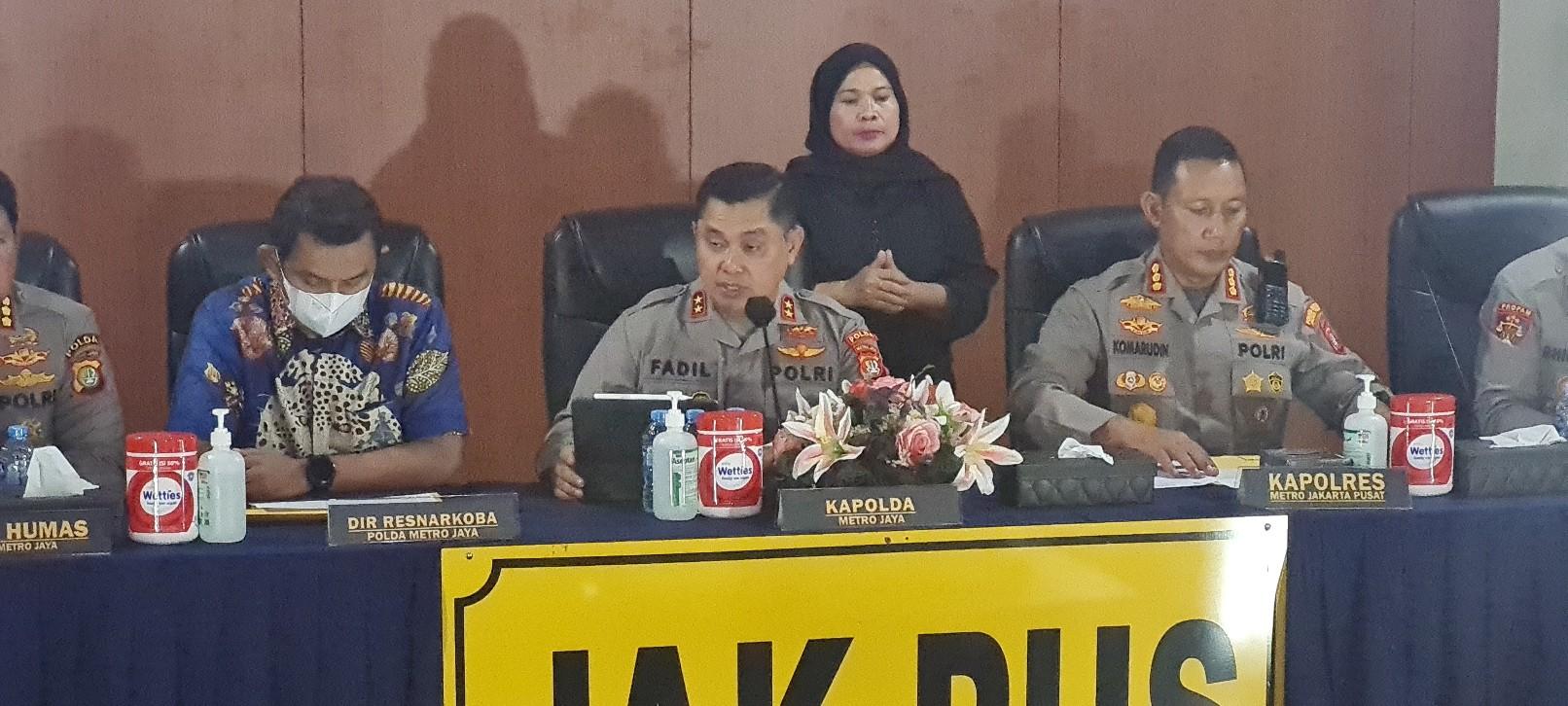 Kapolda-Metro-Jaya-Irjen-Fadil-Imran-memberikan-keterangan-pers-Jumat-14102022.jpg