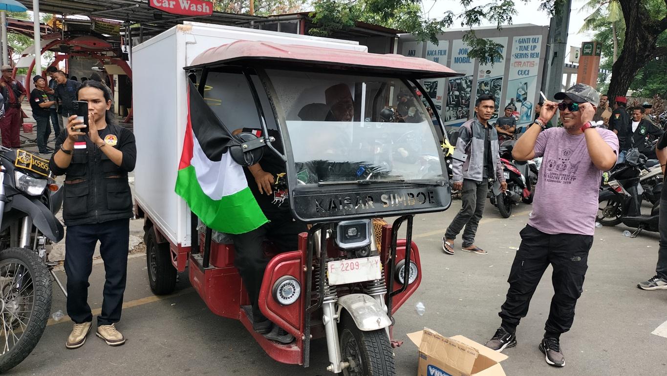 Kendaraan-motor-niaga-yang-dipasang-bendara-Palestina.jpg