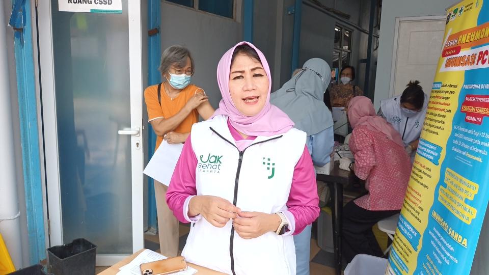 Kepala-Puskesmas-Kecamatan-Kramat-Jati-Inda-Mutiara-saat-memberi-keterangan-vaksinasi-polio.jpg