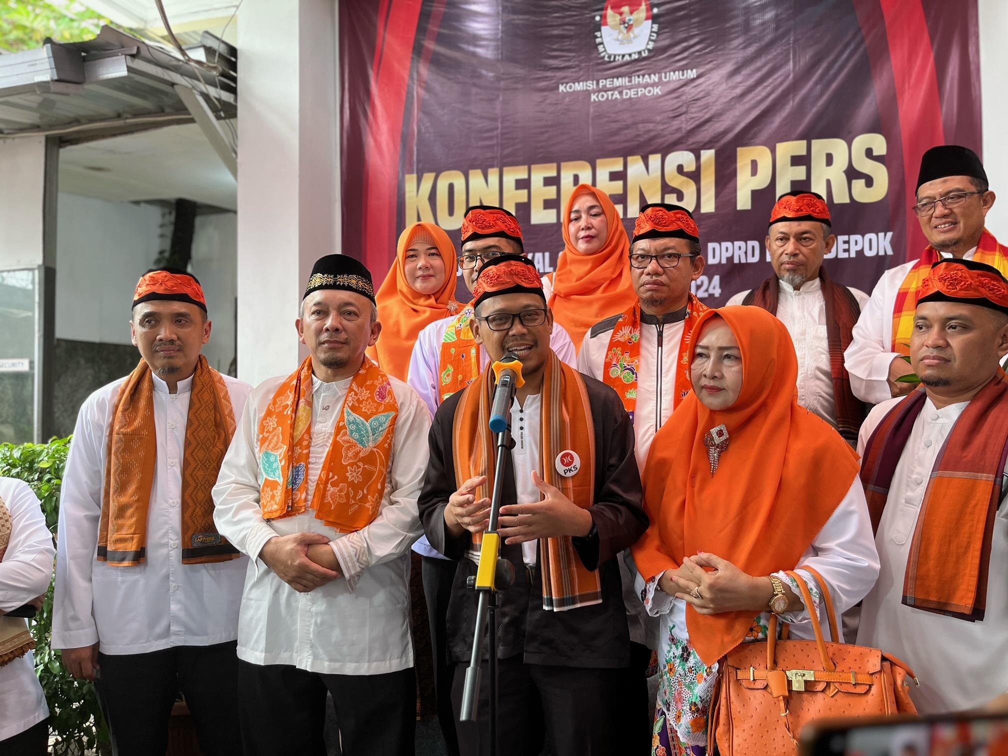 Ketua-DPD-PKS-Kota-Depok-Imam-Budi-Hartono-di-Kantor-KPU-Kota-Depok.jpg