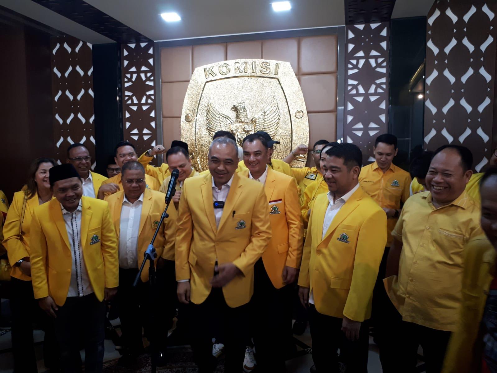 Ketua-DPD-Partai-Golkar-DKI-Jakarta-Ahmed-Zaki-Iskandar-ke-KPU-DKI.jpg