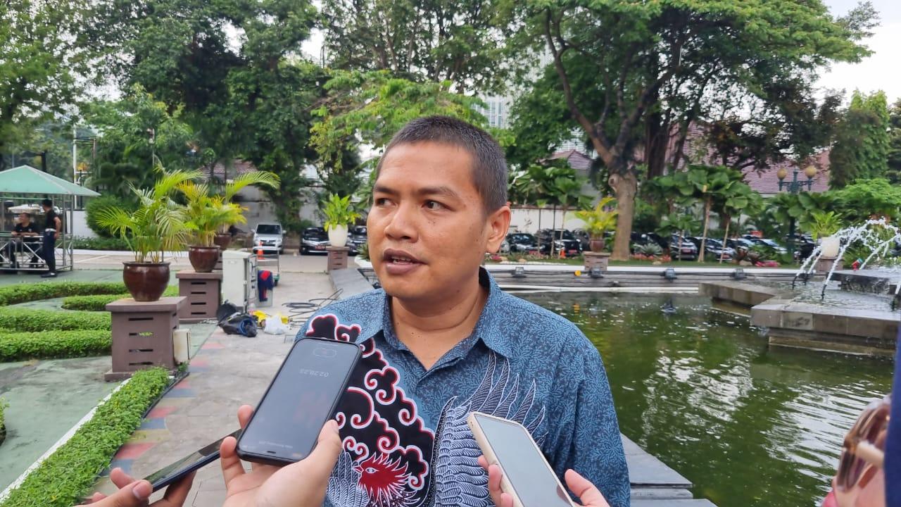 Ketua-KPU-DKI-Jakarta-Wahyu-Dinata-usai-rapat.jpg