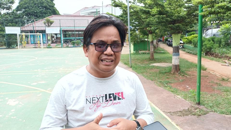 Ketua-Pertuni-DPD-DKI-Jakarta-Ajad-Sudrajad-saat-memberi-keterangan-di-Kramat-Jati.jpg