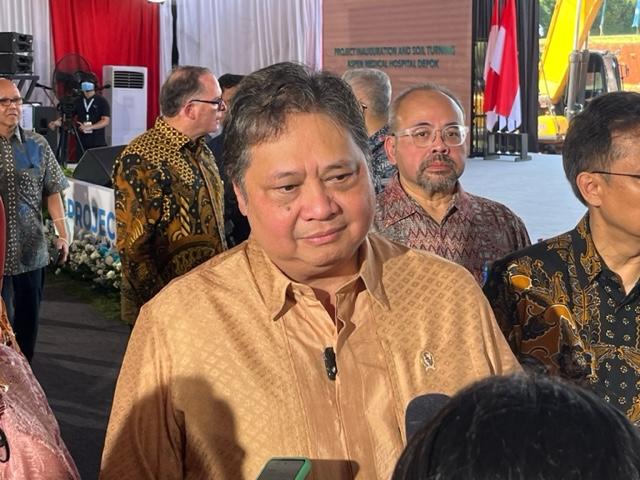 Ketua-Umum-Partai-Golkar-Airlangga-Hartarto-ketika-ditemui-wartawan.jpg