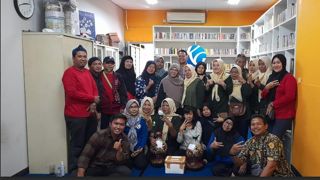 Kompas-Gramedia-Gelar-Pelatihan-Pembuatan-Sabun-dan-Eco-Enzym.jpg