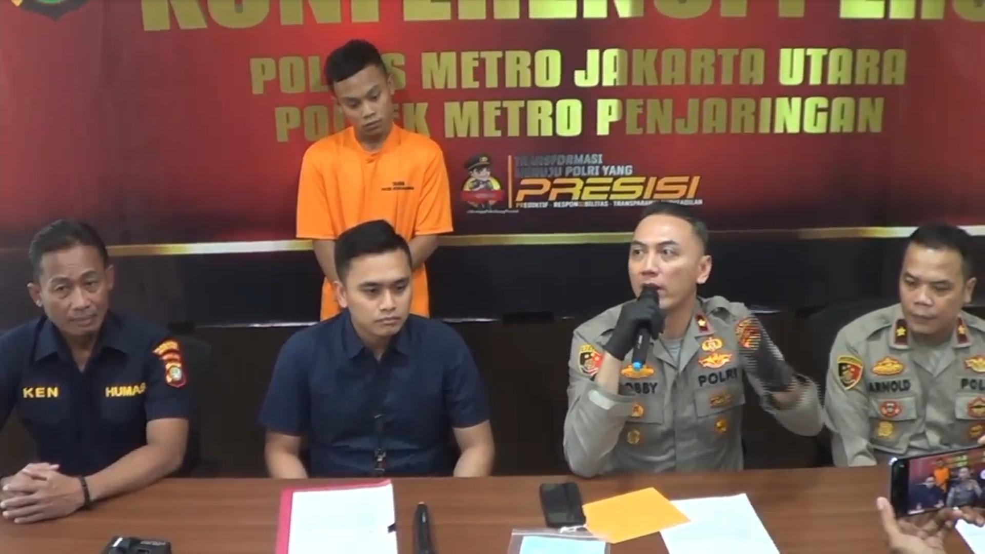 Konferensi-pers-penangkapan-pemalak-sopir-truk-yang-viral-di-TikTok-di-Mapolsek-Metro-Penjaringan.jpg
