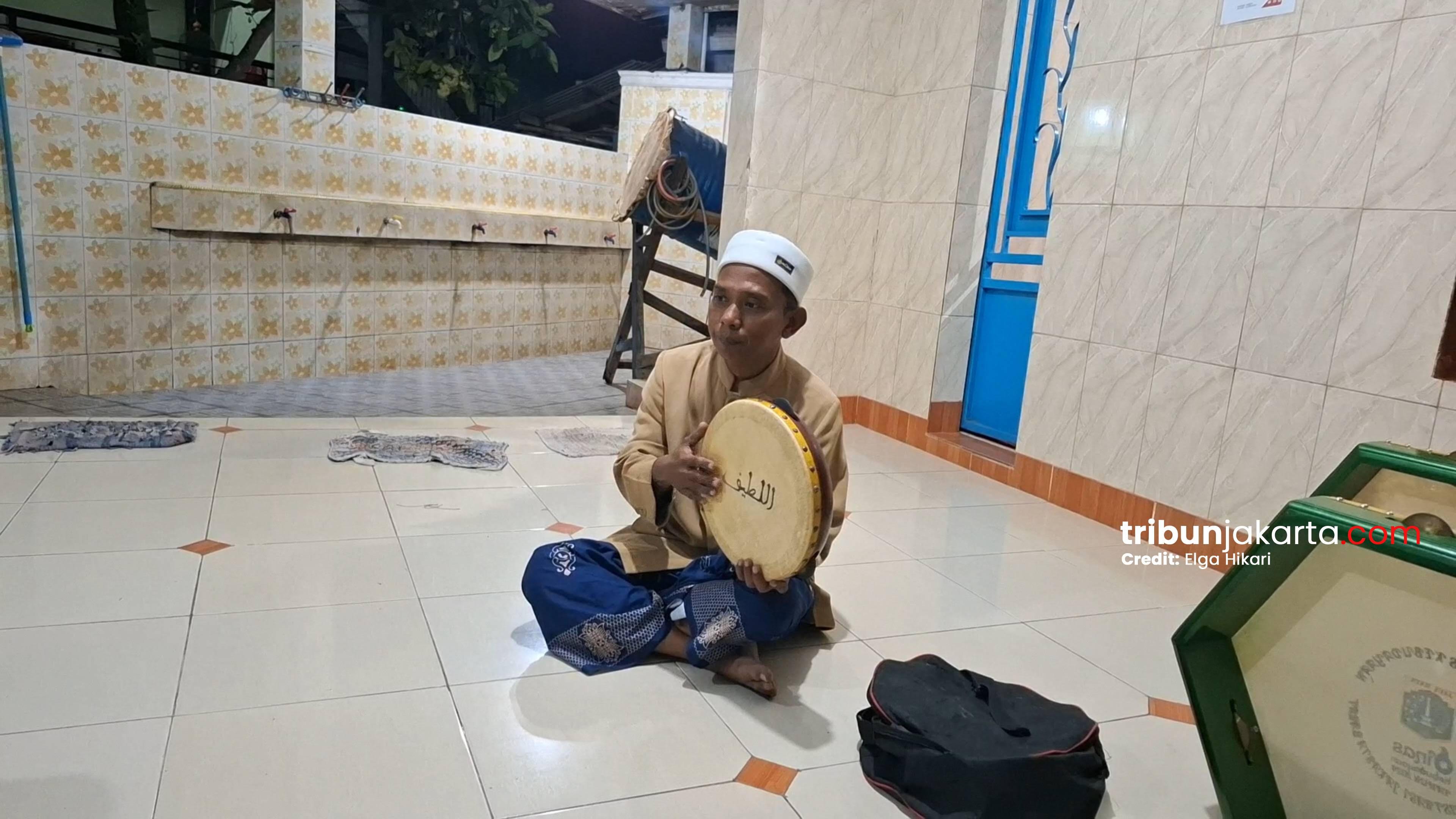 Kisah Azis Guru Viral Kayuh Sepeda ke Sekolah: Gaji Tak Cukup, Cari Nafkah Tambahan dari Pengajian