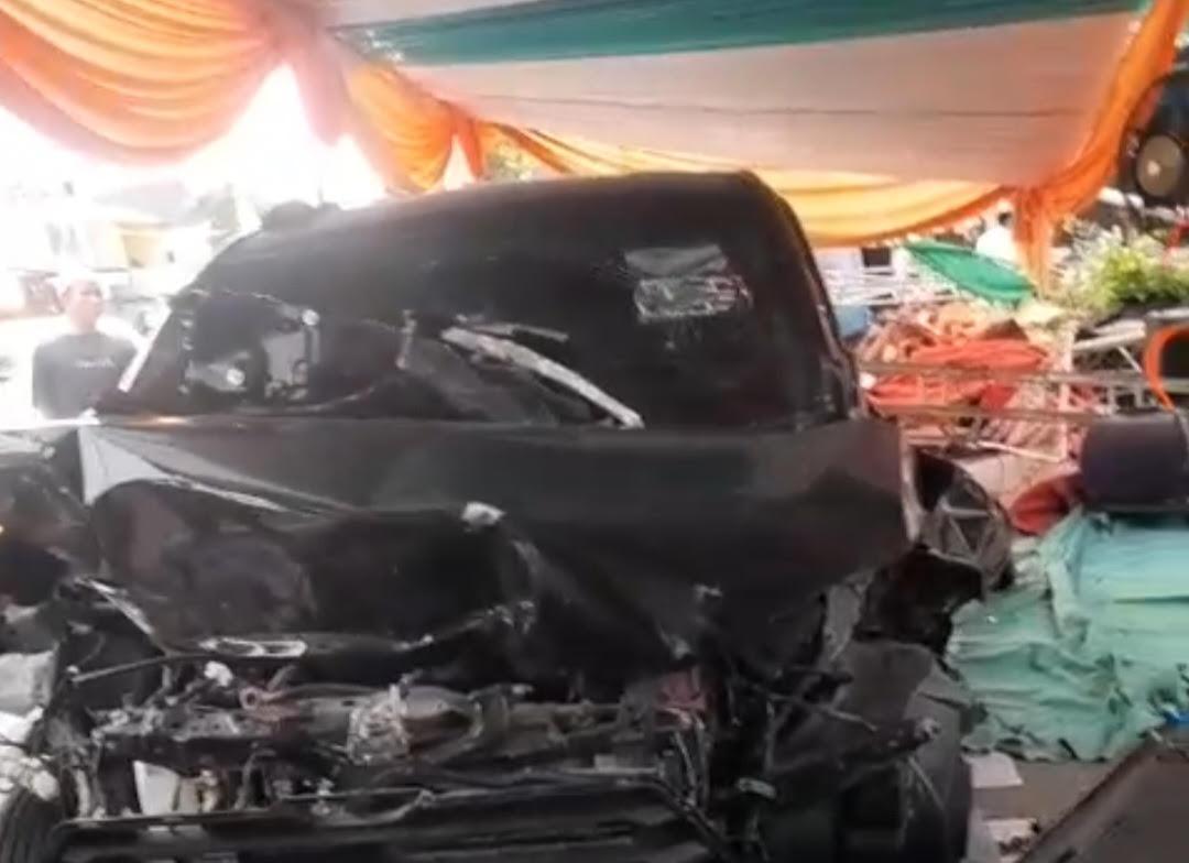 MOBIL-TABRAK-TENDA-mobil-nabrak-tenda-acara-Maulid-Nabi-kembangan-jakarta-barat.jpg
