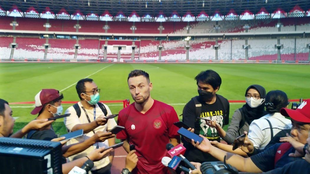 Marc-Klok-usai-menjalani-sesi-latihan-di-Stadion-GBK-Senayan-Jakarta-Selasa-20122022.jpg