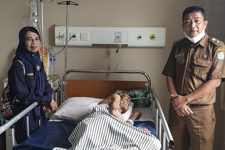Masih-ingat-kakek-yang-viral-karena-tinggal-sebatang-kara-di-rumah-penuh-sampah.jpg