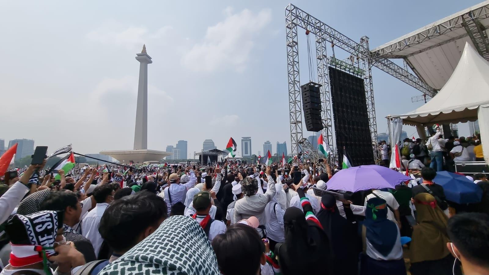 Massa-Aksi-Bela-Palestina-yang-hadir-di-Monas-Minggu-5112023.jpg