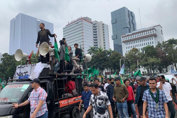 Massa-HMI-unjuk-rasa-penolakan-harga-BBM-di-kawasan-Patung-Kuda-Arjuna-Wijaya-Gambir.jpg