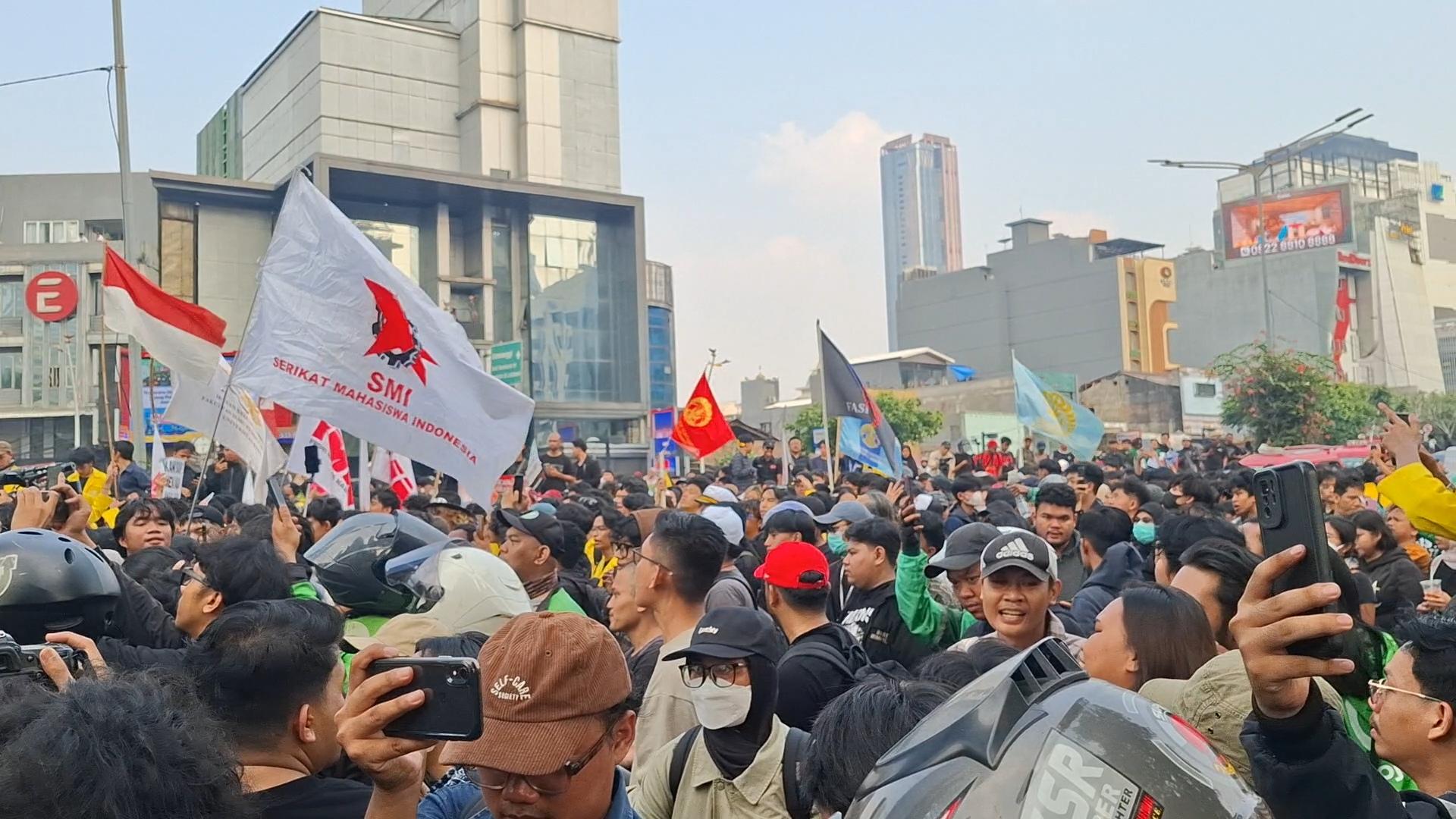 Massa-mahasiswa-yang-hendak-menggelar-aksi-demo-di-kawasan-Bundaran-HI.jpg