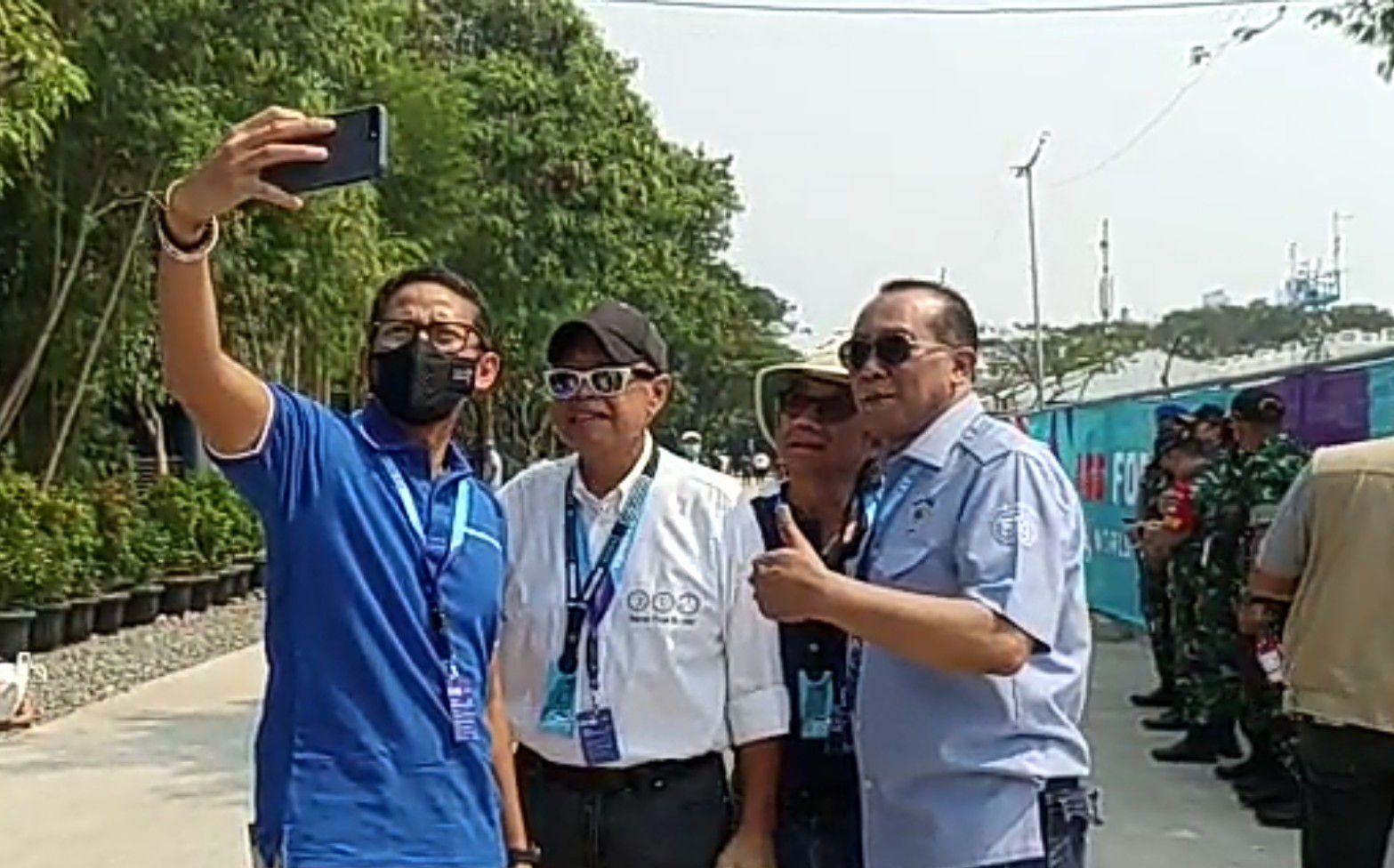 Menparekraf-Sandiaga-Uno-kiri-menghadiri-ajang-balapan-mobil-listrik-Formula-E.jpg