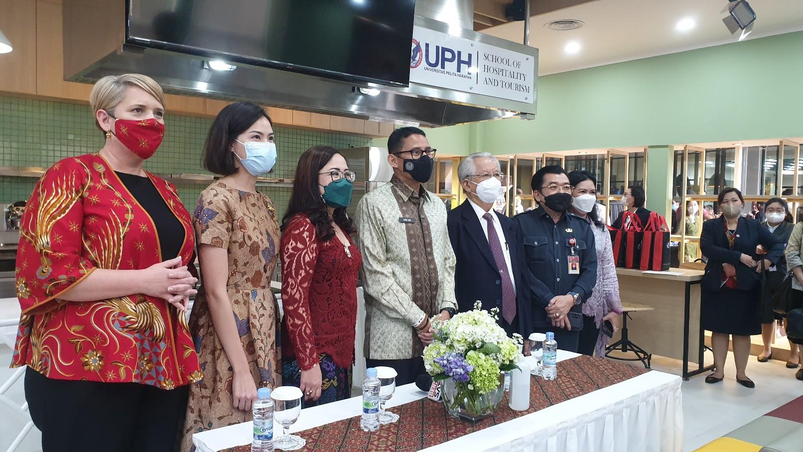 Menparekraf-Sandiaga-Uno-saat-mengunjungi-Universitas-Pelita-Harapan-UPH-Selasa-762022.jpg