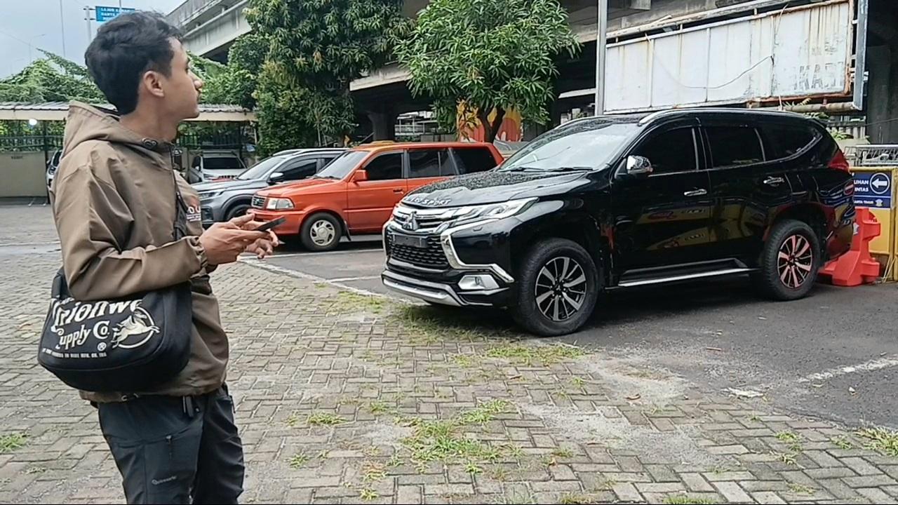 PAJERO-TABRAK-LANSIA-Mobil-Pajero-1234.jpg