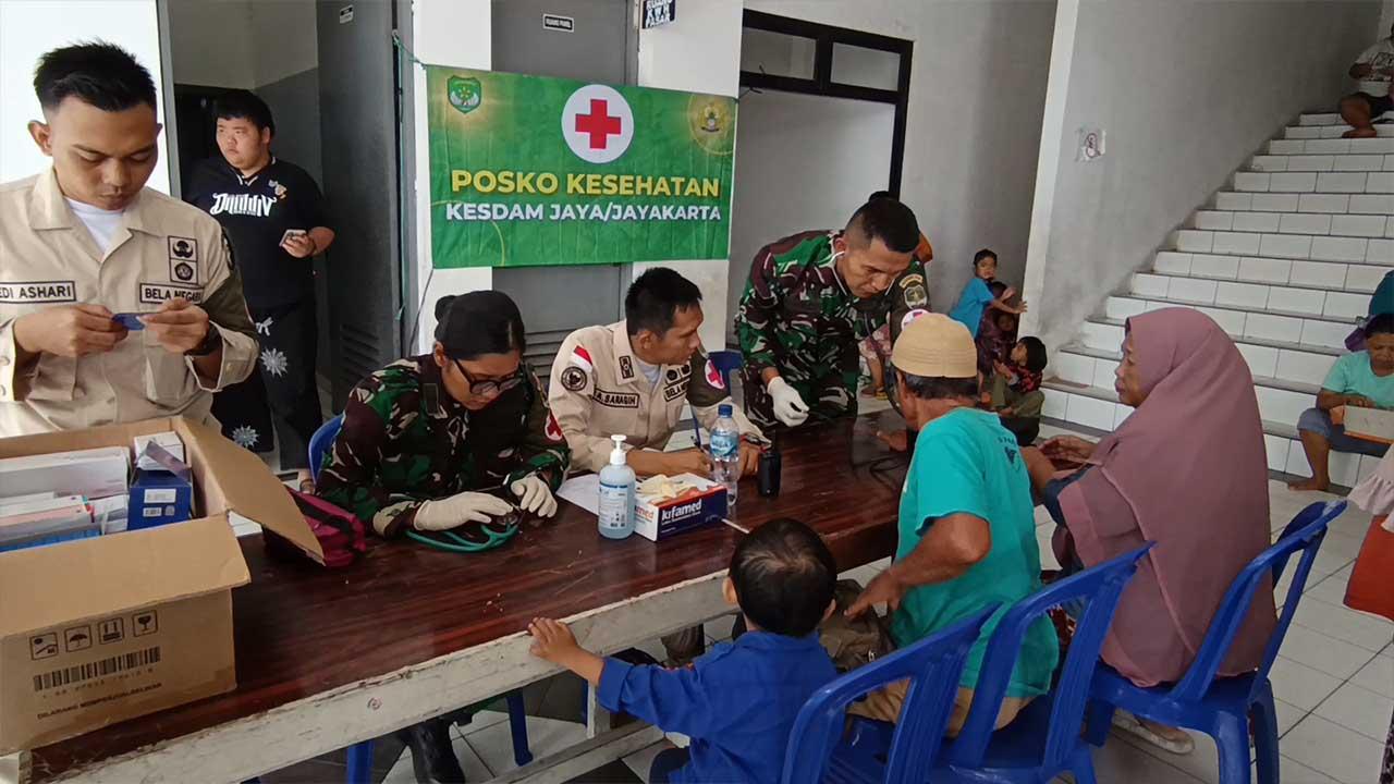 PELAYANAN-KESEHATAN-KORBAN-BANJIR.jpg