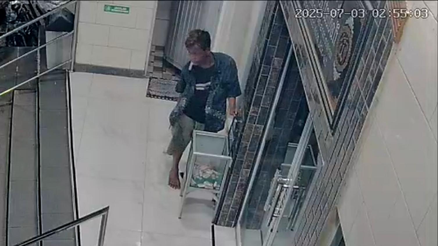 Sambil Merokok, Pria Bobol Kotak Amal Musala di Koja Jakut Setelah Pura-Pura ke Kamar Mandi