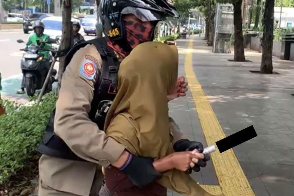 PKL Ngamuk Lagi di Kuningan Jakarta Selatan: Bukan Aksi Pertama, Kini Keluarkan Pemecah Es