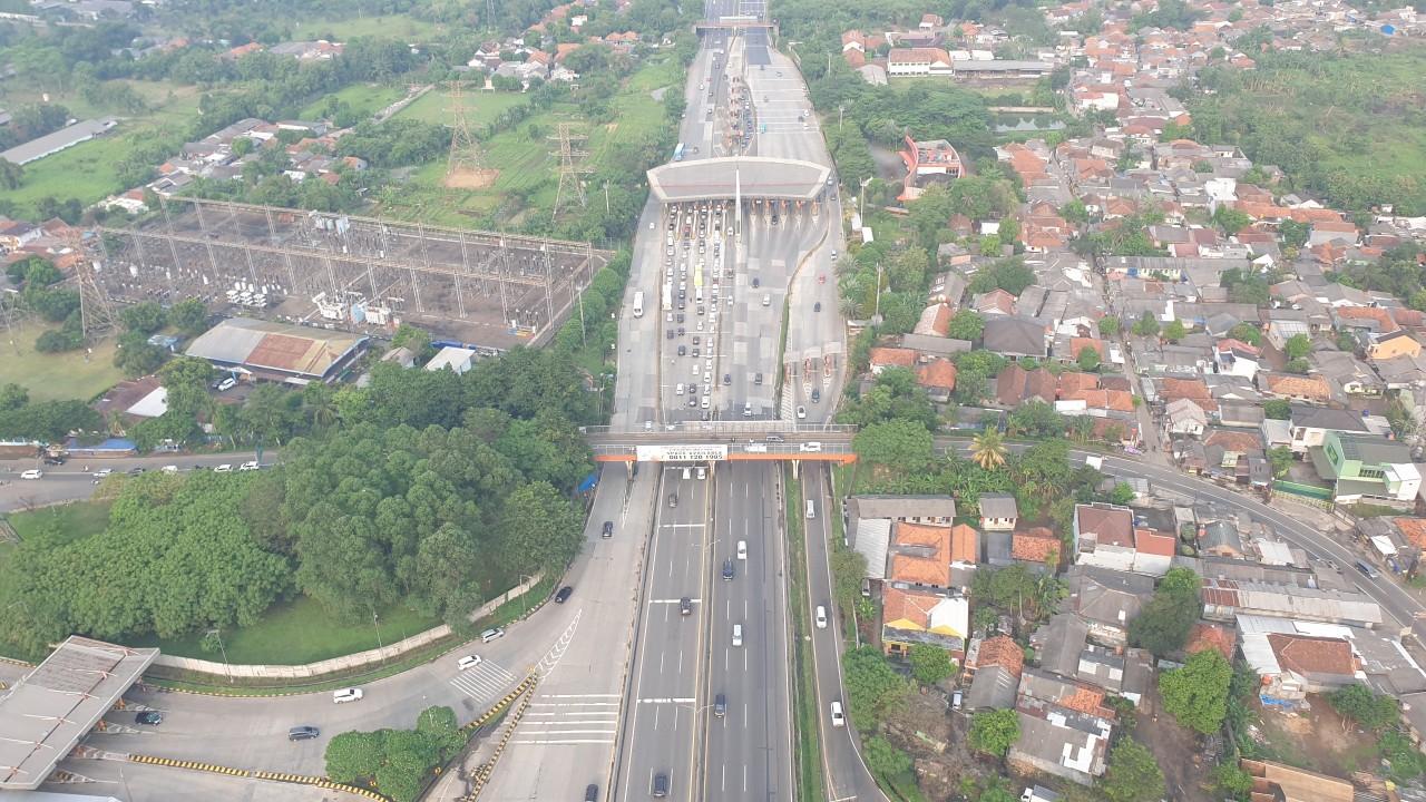 Pantauan-udara-kondisi-Gerbang-Tol-Cikupa-mudik-Lebaran-2023-Jumat-2142023.jpg