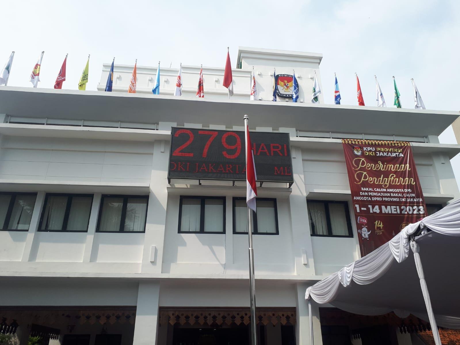 Papan-reklame-di-kantor-KPU-DKI-Jakarta-yang-mengingatkan-bahwa-Pemilu-2024.jpg