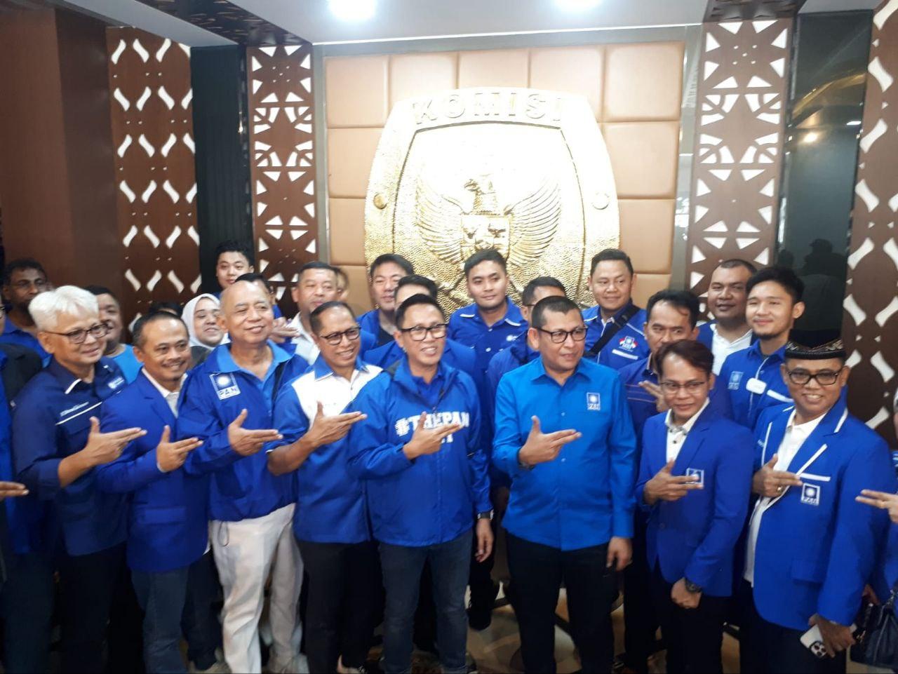 Para-bakal-caleg-DPRD-DKI-dari-PAN-di-KPU-DKI-Jumat-1252023.jpg