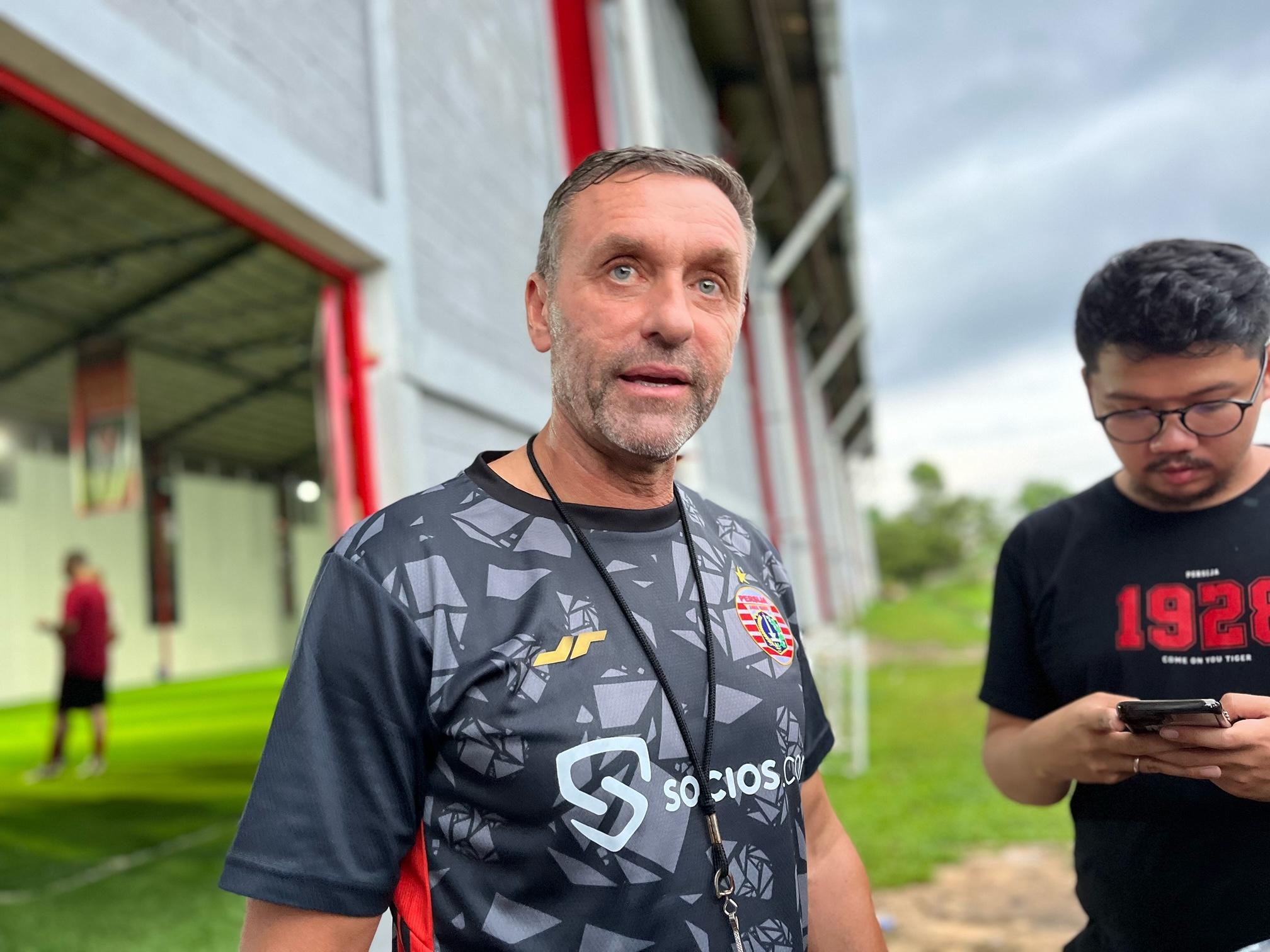 Pelatih-Persija-Thomas-Doll-di-Lapangan-Gelora-Nirwana-Park-Sawangan-Depok-Rabu-412023.jpg