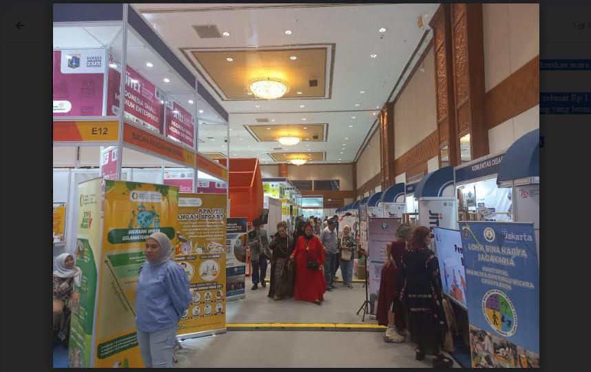 Pengunjung-mendatangi-stand-UMKM-di-JITEX-2024.jpg