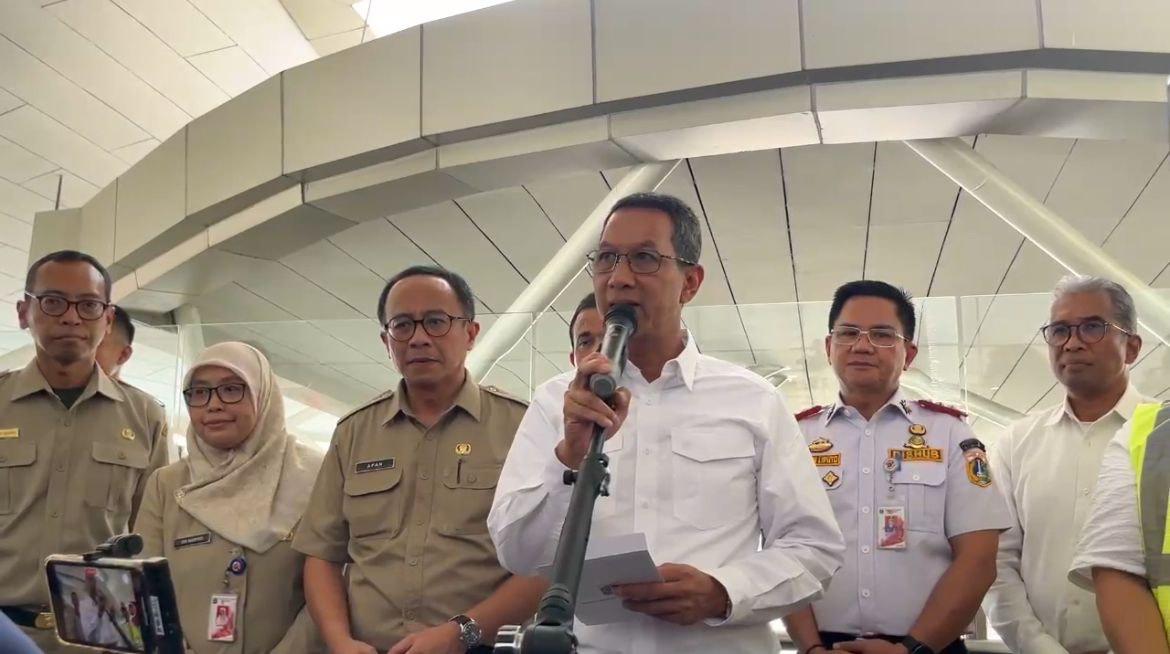Penjabat-Pj-Gubernur-DKI-Jakarta-Heru-Budi-Hartono-bersama-jajarannya.jpg