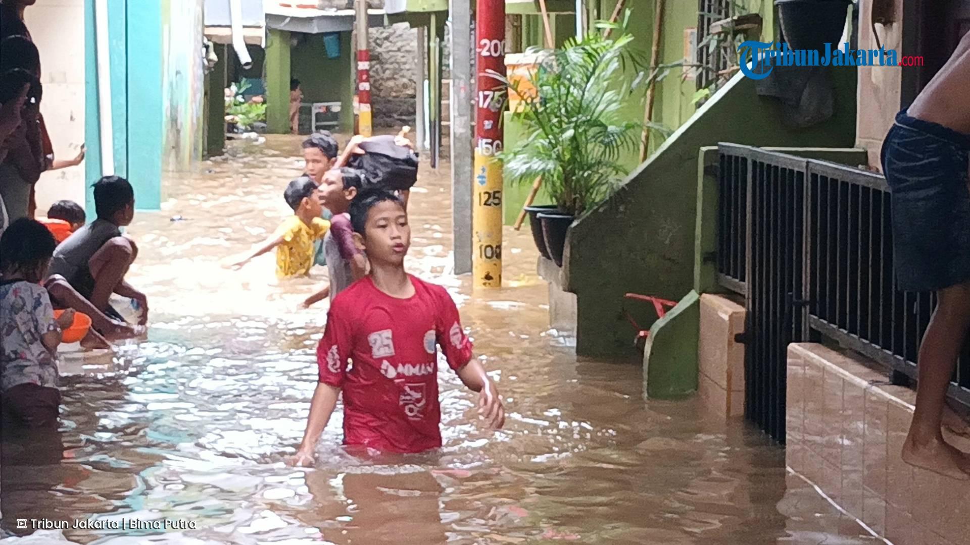 UPDATE Banjir: 30 RT di Jakarta Timur Masih Terendam, Paling Tinggi di Jatinegara Capai 1,2 Meter