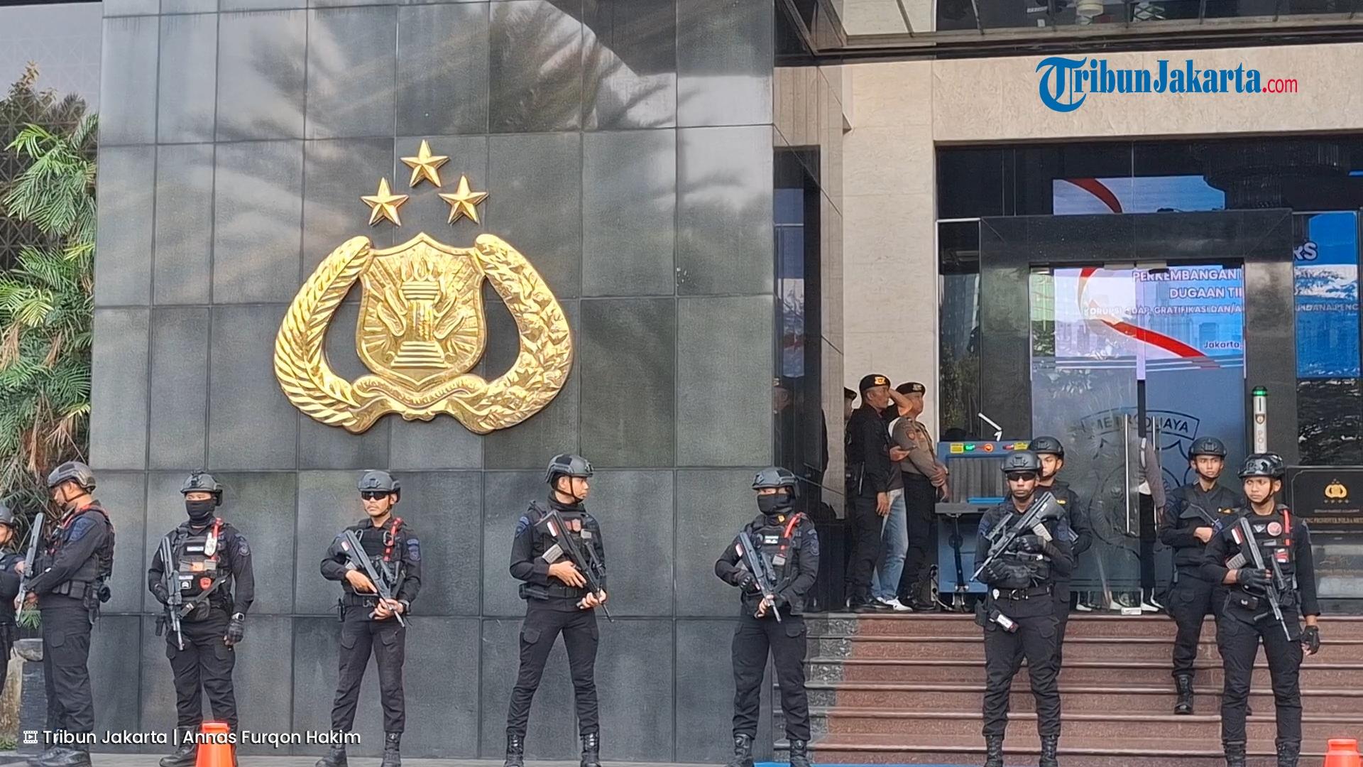 Jelang Konferensi Pers Kasus Korupsi, Gedung Promoter Polda Metro Dijaga Ketat Brimob Bersenjata - Tribunjakarta.com