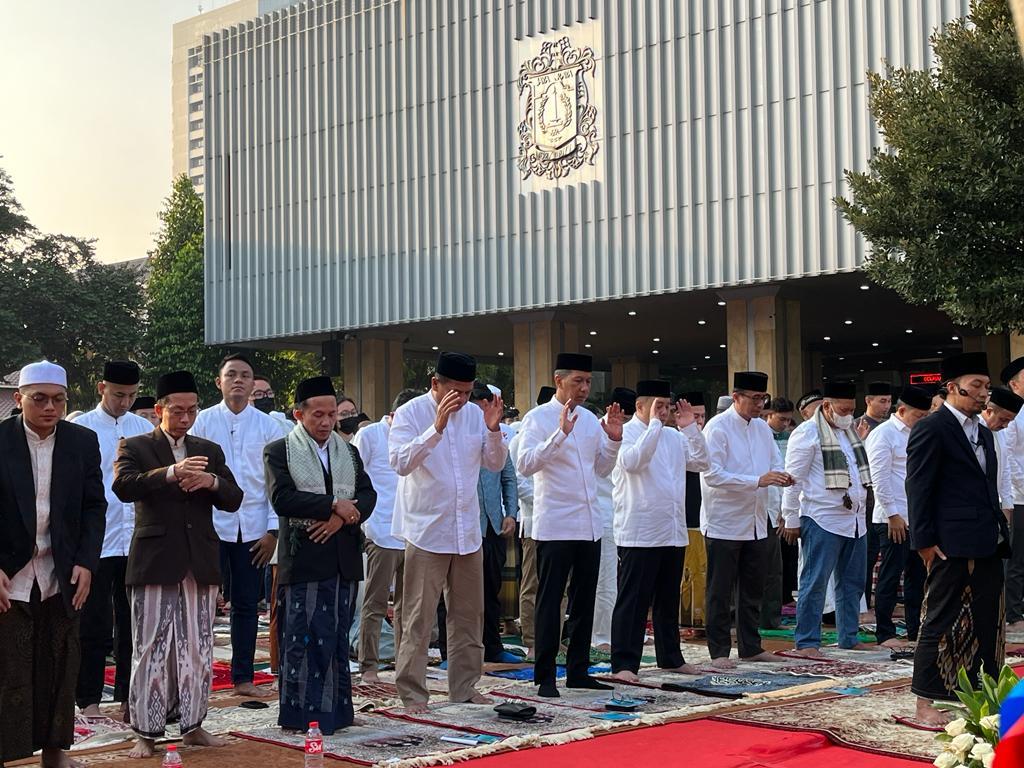 Pj-Gubernur-DKI-Heru-Budi-Hartono-Salat-Idulfitri-di-Balai-Kota-Jakarta.jpg
