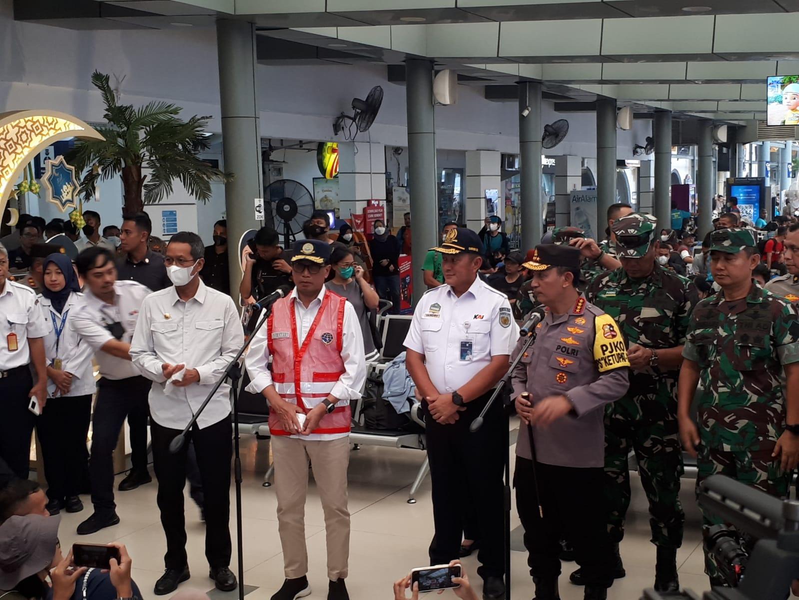 Pj-Gubernur-DKI-Jakarta-Heru-Budi-Hartono-mudik-di-stasiun-pasar-senen.jpg