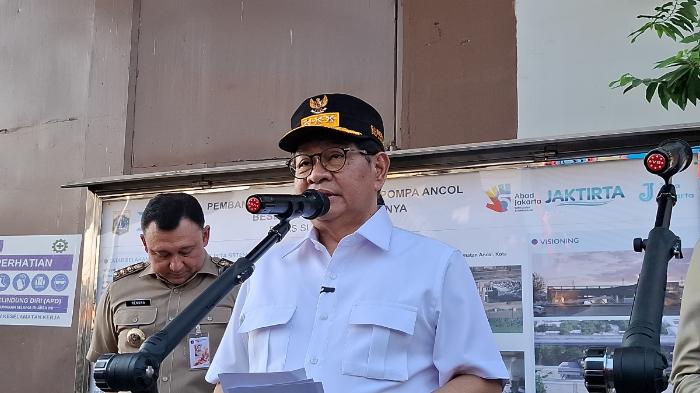Pramono-Anung-tinjau-proyek-pembangunan-pompa-air-di-Ancol.jpg