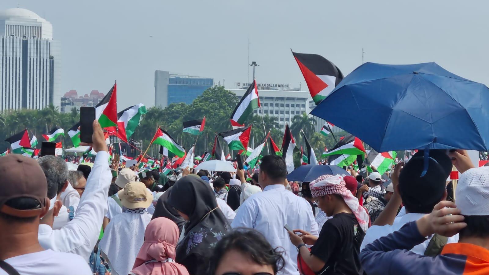 Ramainya-aksi-Bela-Palestina-di-Monas-Jakarta-Pusat-Minggu-5112023.jpg