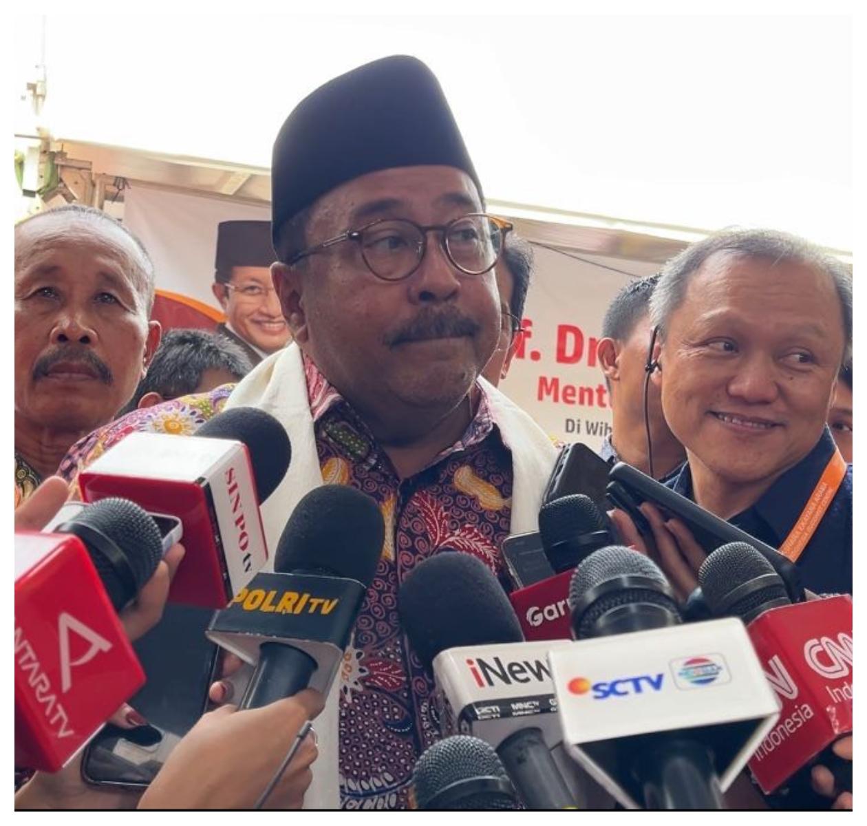 Rano-Karno-saat-ditemui-di-Wihara-Ekayana-Arama.jpg