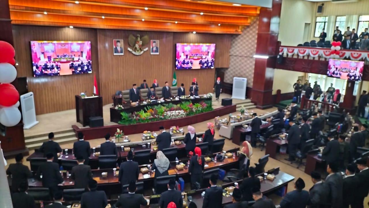 Rapat-Paripurna-HUT-ke-78-Republik-Indonesia-di-Gedung-DPRD-Kota-Beka.jpg