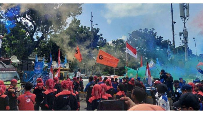 Aksi Demo Hari Ini di Jakarta Pusat, Mahasiswa hingga Buruh Bergerak ke Gambir dan Thamrin - Tribunjakarta.com