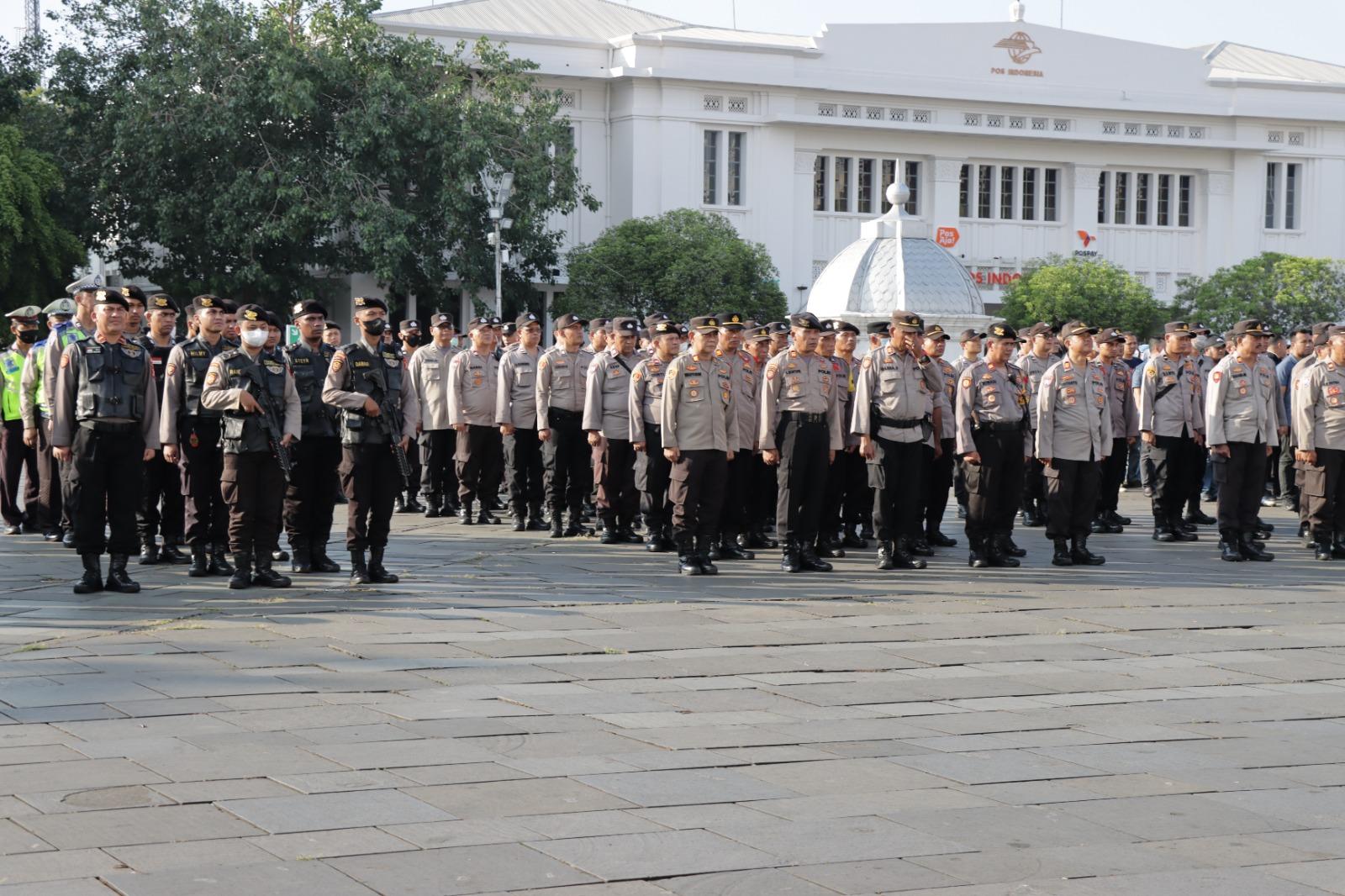 Ratusan-personel-dari-Polres-Metro-Jakarta-Barat.jpg