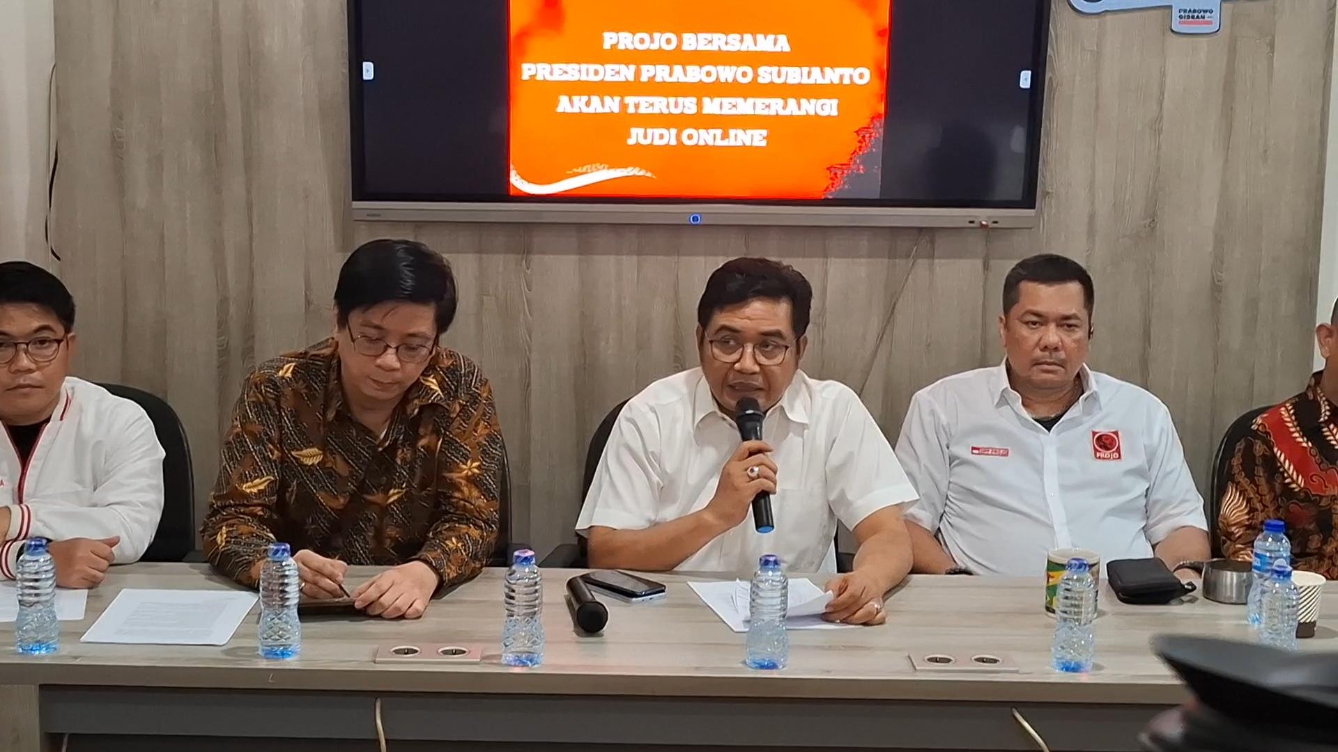 Relawan-Pro-Jokowi-Projo-menggelar-jumpa-pers.jpg