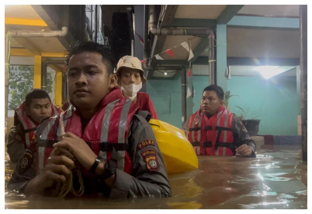 SIAGA-BANJIR-Direktorat-Samapta-Polda-Metro-Jaya.jpg