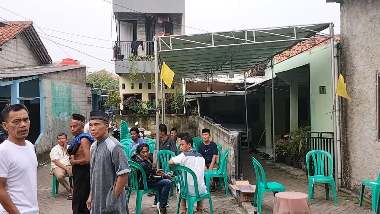 Sejumlah-pelayat-berkumpul-di-rumah-duka-korban-tewas-kecelakaan-bus-Ciledug.jpg