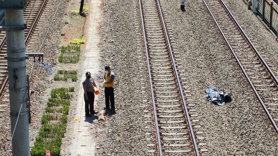 Kecelakaan Hari Ini di Bekasi: Nyebrang Rel, Pria Tanpa Identitas Tewas Tertabrak KA Cikuray