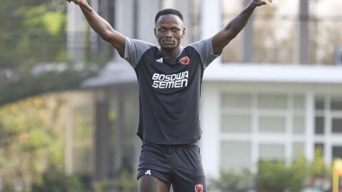 Striker-PSM-Makassar-Victor-Mansaray.jpg