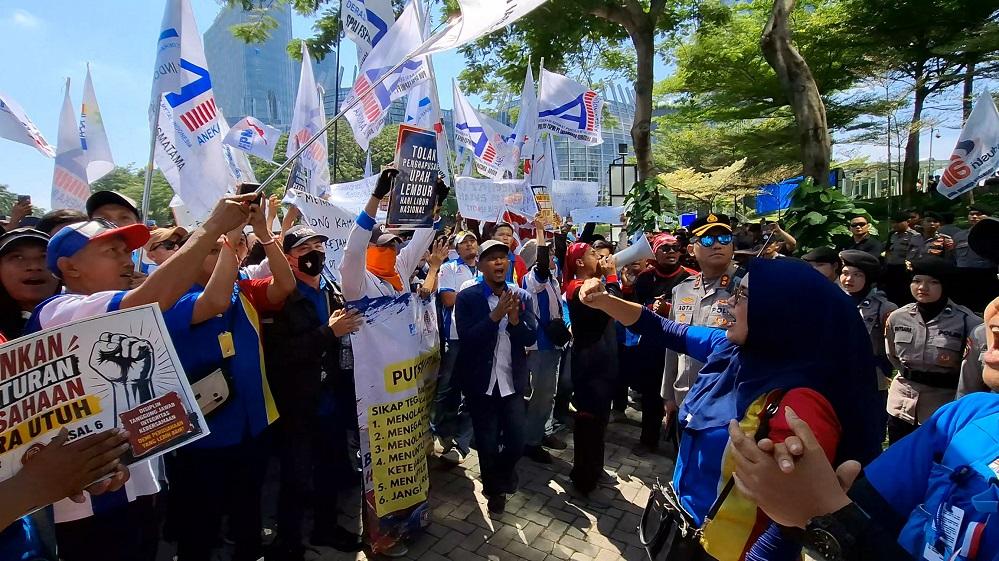 Suasana-demo-di-kantor-pusat-Indomaret-di-PIK.jpg