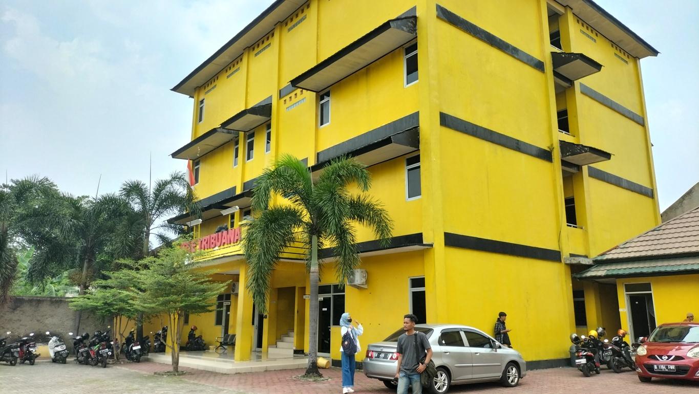Suasana-kampus-STIE-Tribuana-di-Gang-Radio-Jalan-HM-Joyomartono-Bekasi-Timur.jpg