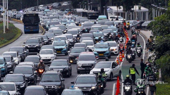 Suasana-kemacetan-arus-kendaraan-di-Jalan-Sudirman-Jakarta-Selatan-saat-jam-pulang-kerja.jpg