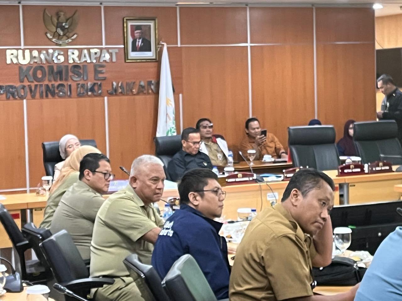 Suasana-rapat-kerja-Komisi-E-DPRD-DKI-Jakarta-bersama-dengan-Disdik-DKI-Jakarta.jpg
