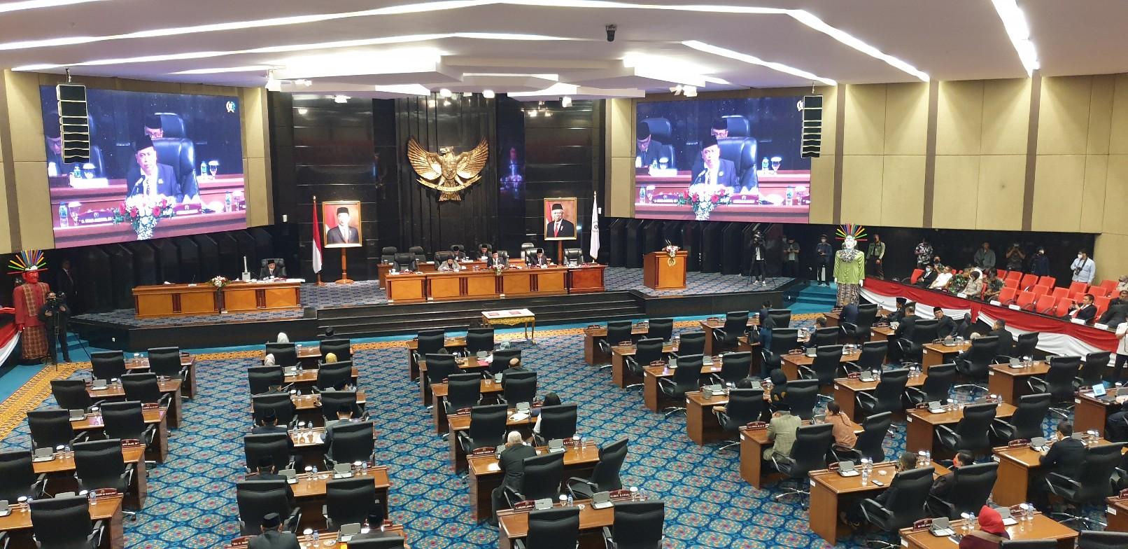 Suasana-rapat-paripurna-DPRD-DKI-Jakarta-yang-dilaksanakan-siang-ini-Selasa-692022.jpg