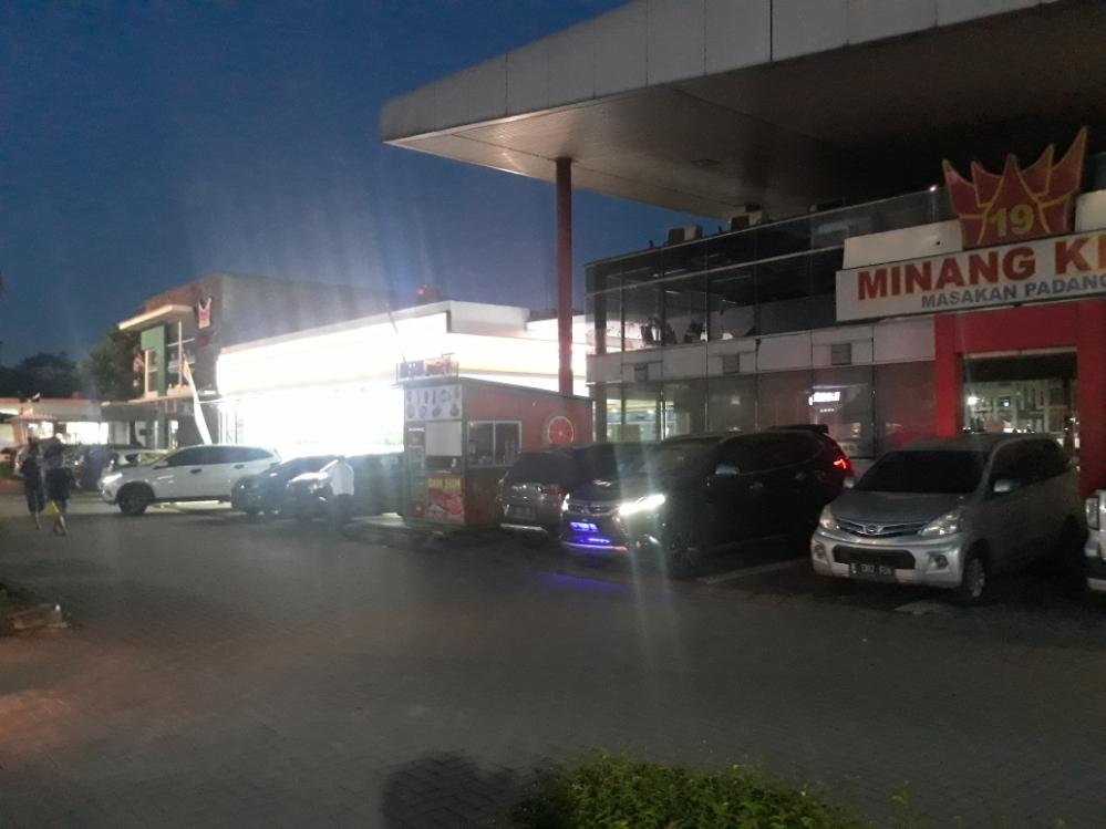 Jalan Tol Jakarta-Cikampek Lengang Saat Malam Takbiran, Rest Area KM 19 Tak Ada Penumpukan Pemudik